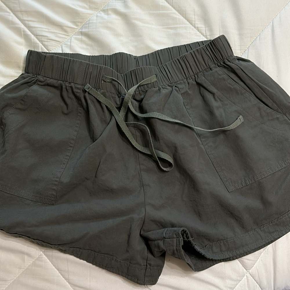 Olive green shorts - Picture 4 of 4